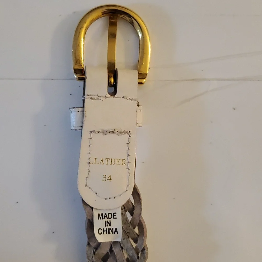 New with tags womens leather white belt in different sizes 32
